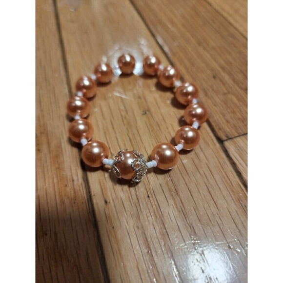 Elegant Peach Faux Pearl Stretch Bracelet - Picture 4 of 6